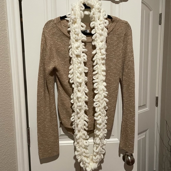 Ivory Handmade Infinity Scarf - Picture 4 of 5